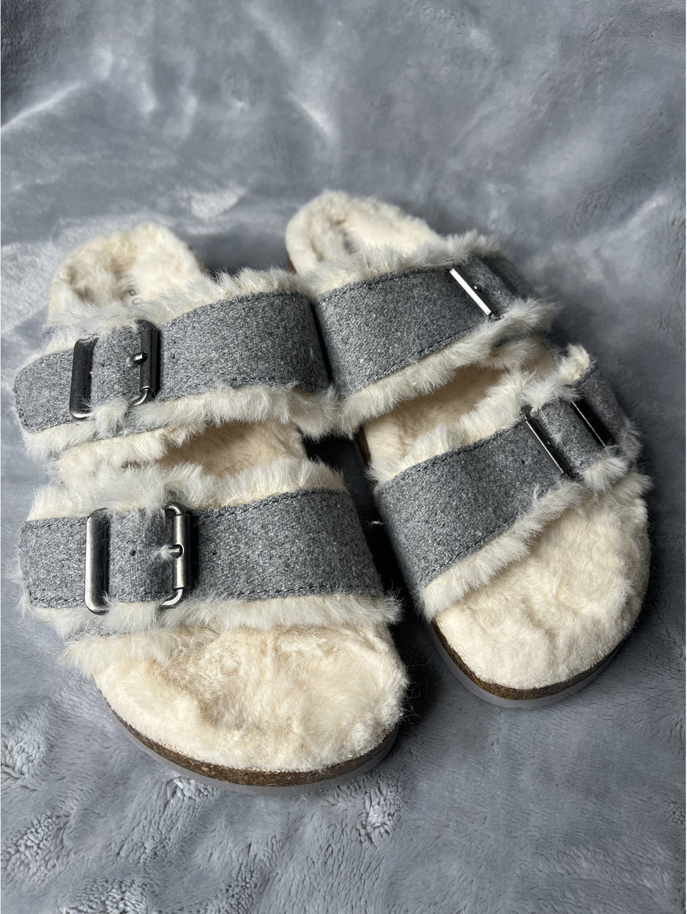 NWOT Madden Girl Women's White/Gray/Fluffy Insole Slides Size 7M